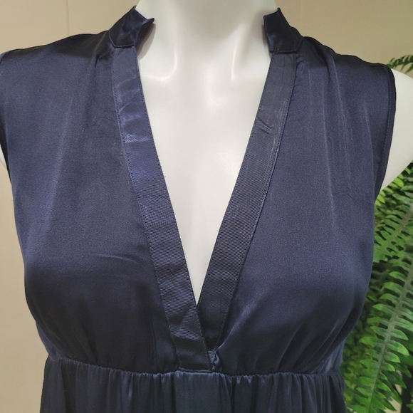 ​🛍️ Stunning Navy Blue V-Neck Tiered Mini Dress - Sleeveless & Flowy Vaca Vibes - Picture 6 of 12